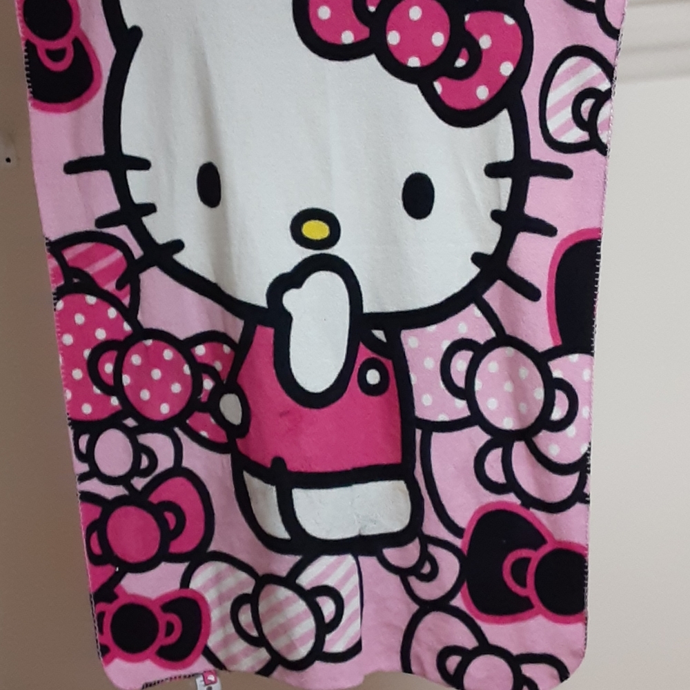 Hello Kitty Throw